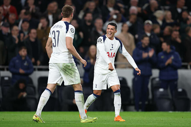 Тоттенхэм одержал в 2025 году лишь 3 домашние победы в АПЛ