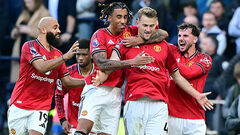 Three goals at the end of the match. Dramatic battle between Tottenham and Manchester United