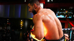 Удар коленом в прыжке. Бонфим одержал яркую победу на UFC в Лас-Вегасе