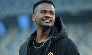 ФОТО. Звездный бразилец Шахтера вернулся в Украину после операции