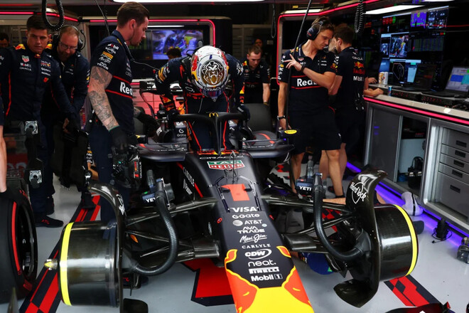 Ферстаппен потерял позиции на старте Гран-при Бразилии. Получил новый мотор