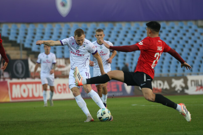 Доведеться платити. УАФ покарала ЛНЗ і Карпати після матчу УПЛ