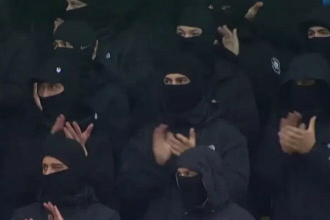 ФОТО. Сломали сиденья. Ультрас Александрии устроил протест против клуба