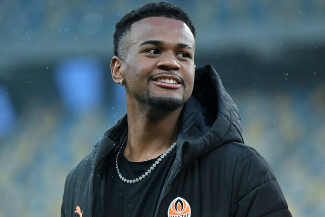 ФОТО. Звездный бразилец Шахтера вернулся в Украину после операции