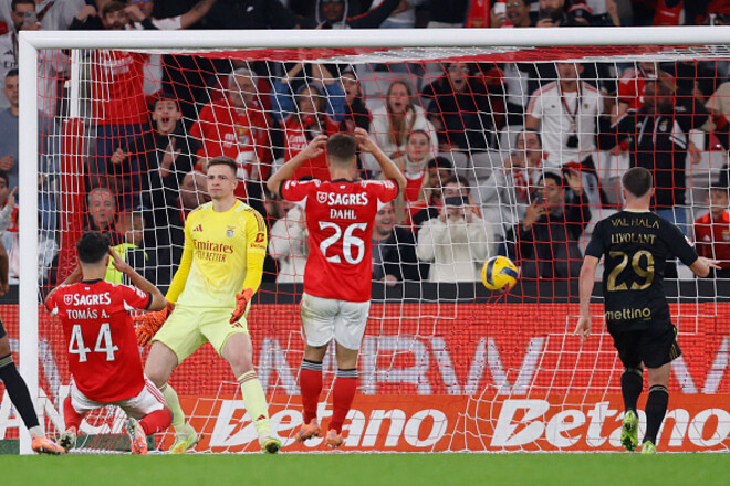 ВИДЕО. Автогол года. Трубин отбил пенальти и получил в девятку от своего же