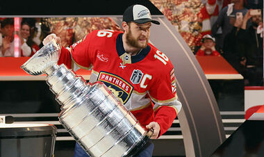 Катастрофа для чемпиона НХЛ. Капитан Флориды выбыл на 7-9 месяцев