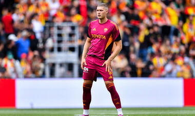 «Він – просто жахливий». В Італії знищують Довбика через невдалу гру