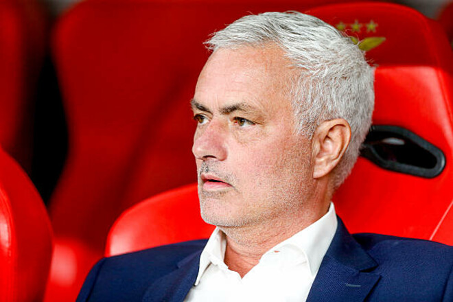 Жозе МОУРИНЬО: «Он слишком часто теряет мяч»