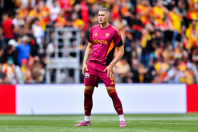 «Він – просто жахливий». В Італії знищують Довбика через невдалу гру