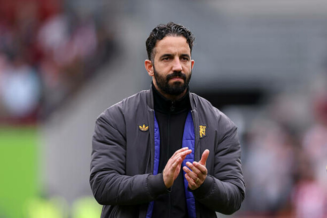 ФОТО. «Тебя уволят утром». Фаны МЮ требуют убрать Аморима