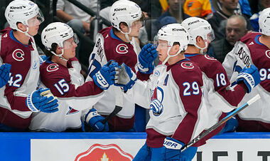 НХЛ. 5 очков Маккиннона, 7 подряд побед Анахайма, успехи Чикаго и Каролины