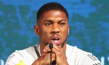 В Британии исключили бой Усика со звездным супертяжем. Известна причина