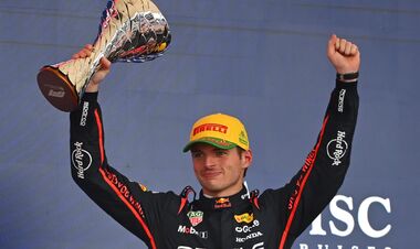 Босс Мерседес оценил шансы на титул Ферстаппена: «Сколько он уступает? 49?»