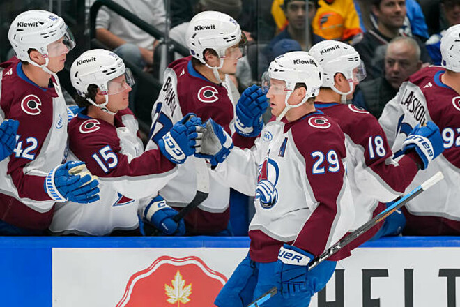 НХЛ. 5 очок Маккіннона, 7 поспіль перемог Анахайма, успіхи Чикаго, Кароліни