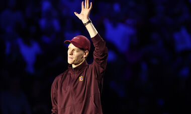 Суперподача в первом сете. Синнер стартовал на ATP Finals с победы над Оже