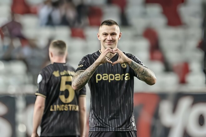 Футболист сборной Украины был признан лучшим вингером чемпионата в Европе