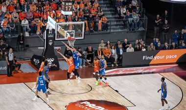 Евролига: первые очки Лэня, разгромная победа Хапоэля, сенсация в Дубае