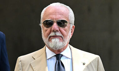 Президент Наполи сделал заявление после слухов об уходе Конте