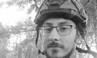 Let's bow our heads. A chess medic fell down, saving his comrades under heavy fire