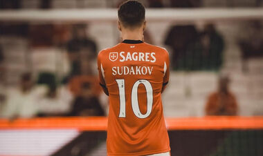 ФОТО. Фанаты Бенфики пришли в комментарии к Судакову. Они были злы