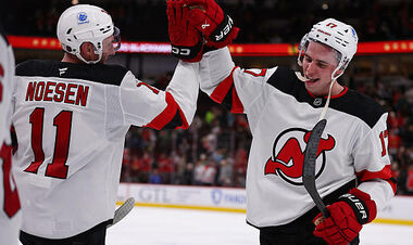 НХЛ. 7 шайб Рейнджерс, рекордный хет-трик защитника, победа Эдмонтона