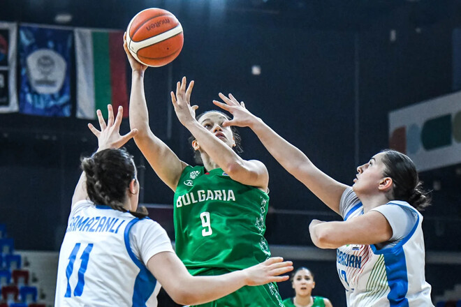 Болгарія у матчі суперниць збірної України розтрощила Азербайджан