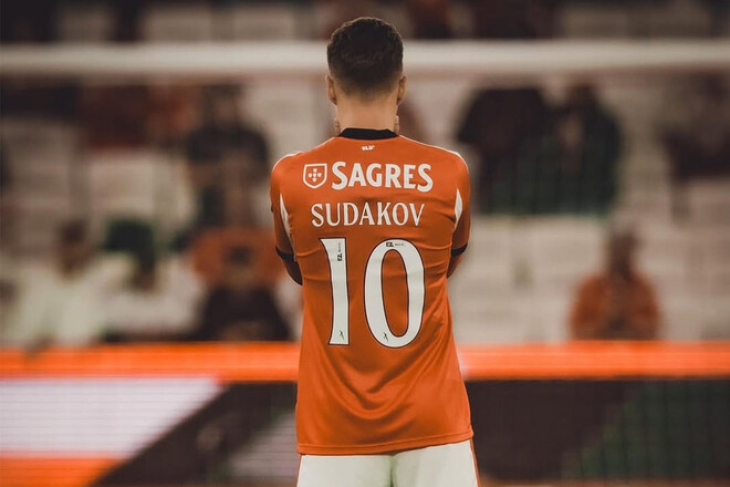 ФОТО. Фанаты Бенфики пришли в комментарии к Судакову. Они были злы