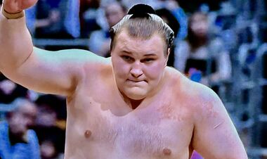 Украинец Аонишики потерпел первое поражение на турнире в Фукуоке