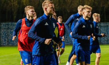 ФОТО. Режим двухразовых тренировок. Украинская молодежка готовится к игре