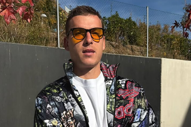 ФОТО. Лунін показав, чим займається замість гри за збірну України