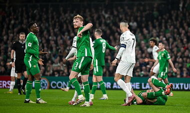 Красная Роналду. Португалия опозорилась в Дублине и пока не вышла на ЧМ-26