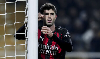 PHOTO. A famous football player will publish a book. She is unique