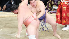 Ура побежден. Украинец Аонишики одержал пятую победу на Kyūshū basho