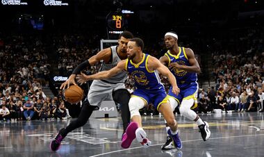 НБА: Карри деклассировал Сан-Антонио, тяжелые победы Милуоки и Детройта