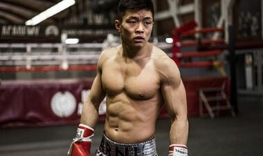 Український боксер провів дуель поглядів напередодні бою за титул чемпіона