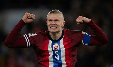 ВИДЕО. Холанд закупился бургерами и угостил сборную после победы