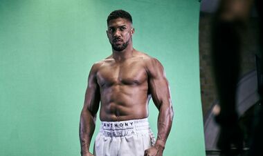 Экс-соперник Усика воспользовался помощью украинца. Его ждет бой на £70 млн