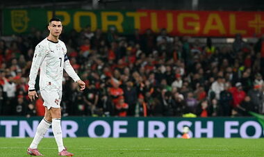 Журналист встал на защиту Роналду после удаления. Он вспомнил Месси