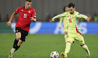 Spain extended its unbeaten streak to 30 official matches