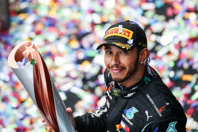 ВИДЕО. 5 лет назад. Хэмилтон завоевал 7-й титул и повторил рекорд Шумахера