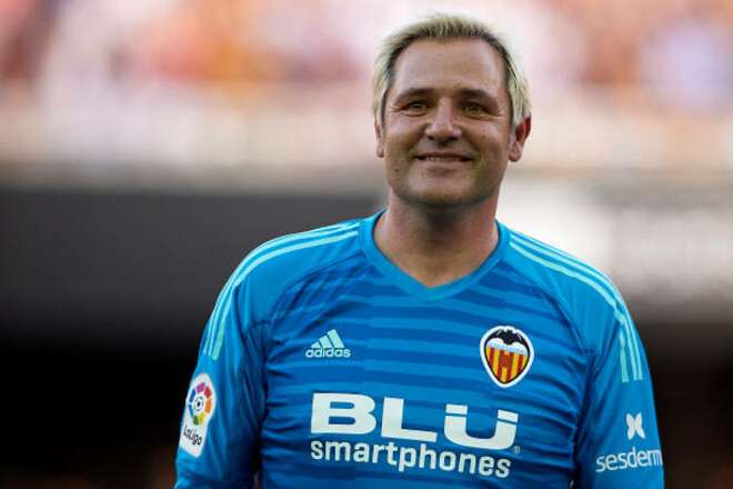 ФОТО. Экс-игрок Реала женился на девушке, которая младше его на 30 лет