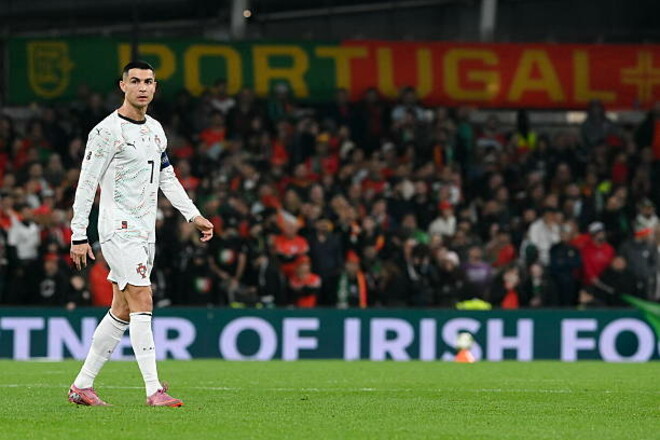 Журналист встал на защиту Роналду после удаления. Он вспомнил Месси