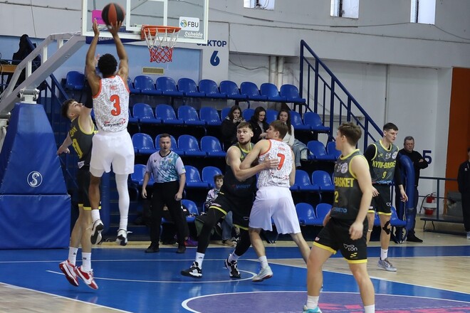 Суперлига: Кривбасс сенсационно победил Киев-Баскет, Днепр одолел Соколов