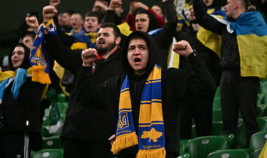 ФОТО. Горит москва: украинцы создали яркий баннер на матч с Исландией