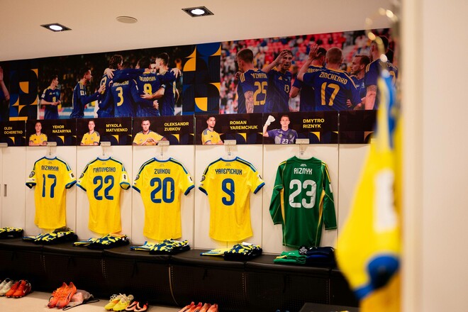 ФОТО. Раздевалка сборной Украины перед матчем с Исландией