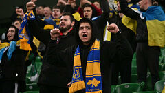 ФОТО. Горит москва: украинцы создали яркий баннер на матч с Исландией