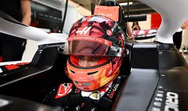 Шолом пілота Ф1 буде виставлено на благодійний аукціон за п’ятизначну суму