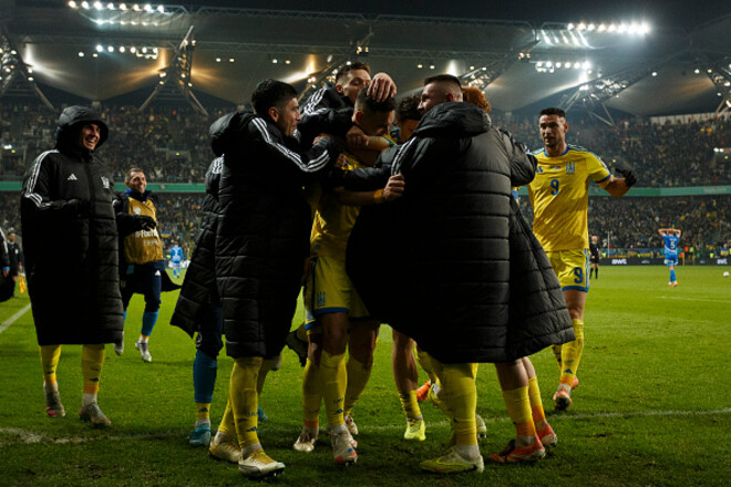 Важлива перемога збірної, Холанд їде на ЧС, Сіннер взяв Підсумковий турнір