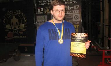 Склоним головы. Попадание в окоп танком убило двукратного чемпиона Украины