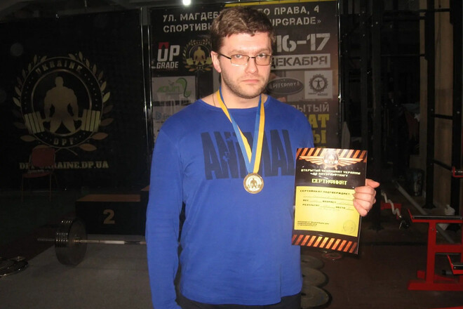 Склоним головы. Попадание в окоп танком убило двукратного чемпиона Украины